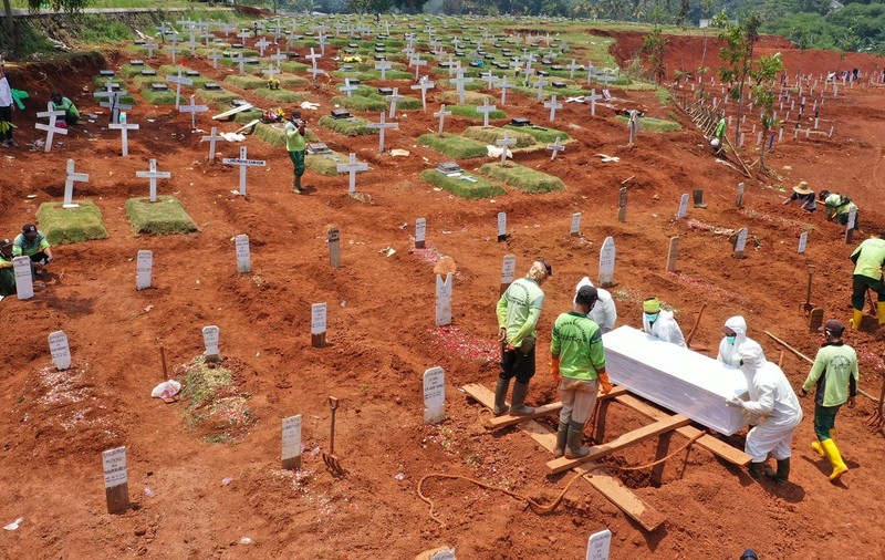 COVID-19 a provocat peste un milion de decese la nivel mondial