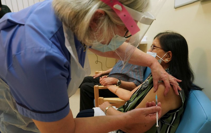 SUA încep luni o masivă campanie de vaccinare, într-un moment în care bilanțul morților COVID se apropie de 300.000