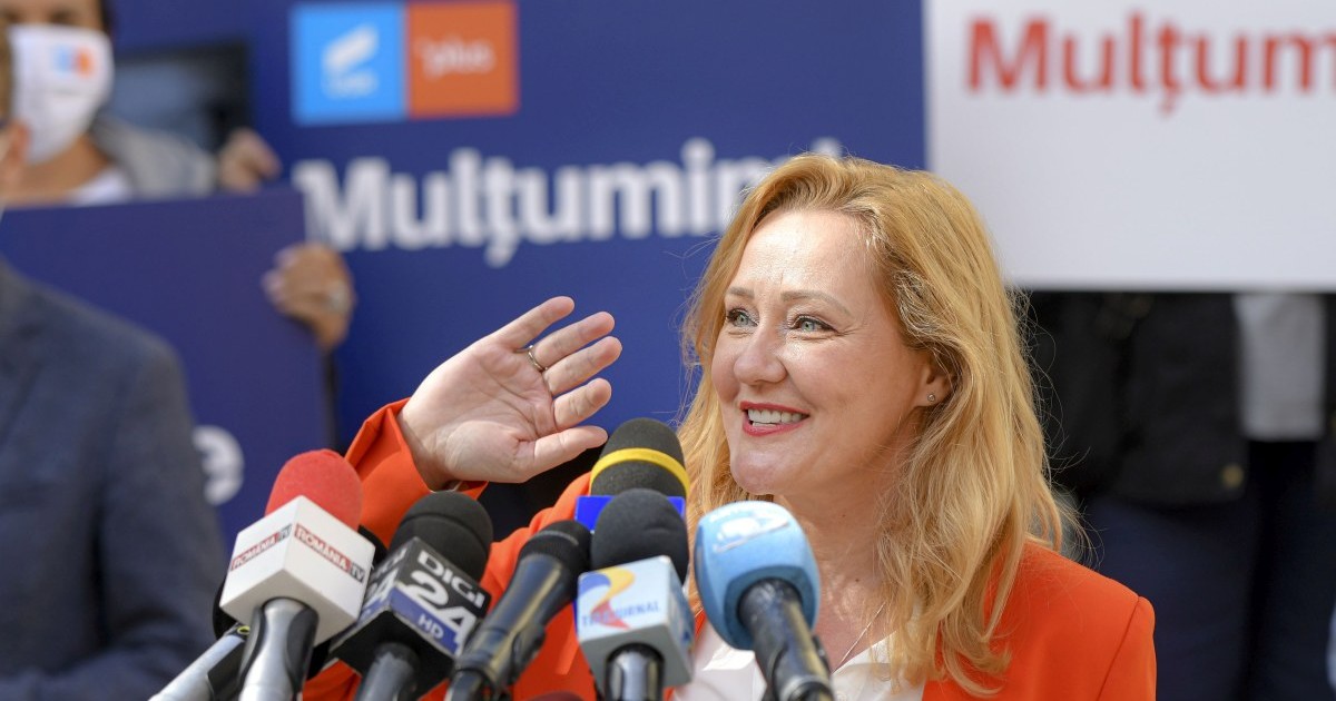 Primarul ales al orasului Campulung Muscel, Elena Lasconi participa la o conferinta de presa cu primarii castigatori, organizata de Alianta USR PLUS in Bucuresti, miercuri, 30 septembrie 2020. ANDREEA ALEXANDRU / MEDIAFAX FOTO