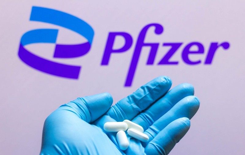 Agenţia Europeană a Medicamentului a aprobat folosirea în caz de urgenţă a pastilei anti-COVID-19 Pfizer. Alte două tratamente, aprobate în Europa