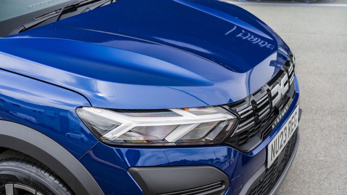Dacia Sandero albastră