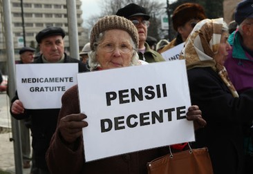 „Majorarea pensiilor” a devenit subiectul favorit al televiziunilor de știri. Foto: realitateadevaslui.net