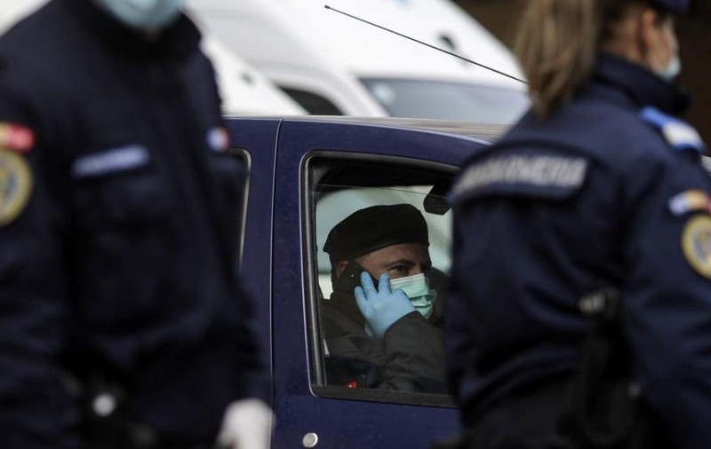 Video | A fugit din carantină, direct în brațele iubitului. Tânăra din Buzău s-a ales cu dosar penal