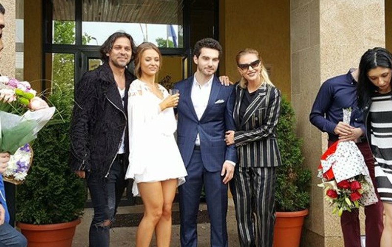 VIDEO/ Oana, sora Deliei Matache, s-a cununat civil. Mama sa a ajuns la finalul ceremoniei!