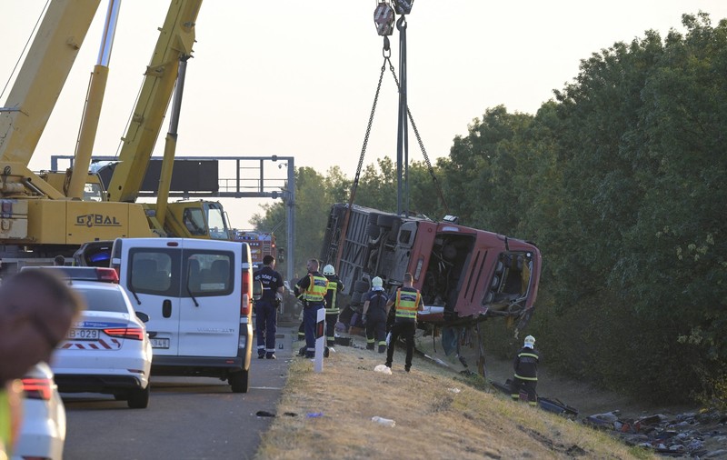 Un autocar cu pelerini s-a răsturnat în Ungaria: există mai mulți morți și răniți. Polonia a trimis o ambulanță aeriană