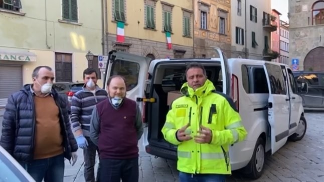 Părintele Matei-Ioan Tulan, alături de voluntari români