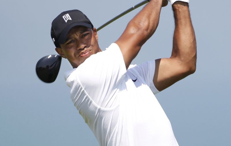 Tiger Woods descoperă Twitter-ul