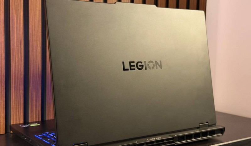 Lenovo Legion 5 Pro cu NVIDIA RTX 5070 Ti este una dintre cele mai bune alegeri pentru gaming din segmentul său. Foto: Claudiu Râpan / Libertatea