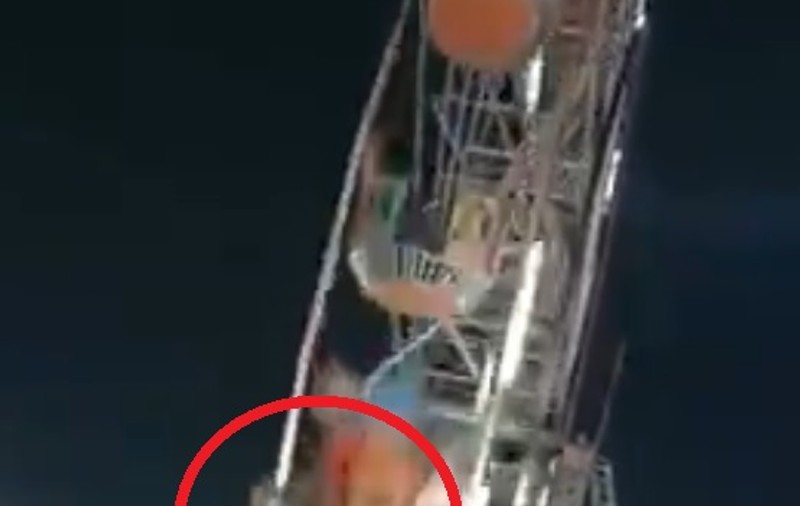 O fetiță a murit după ce a căzut din roată într-un parc de distracții din India. Momentul șocant a fost filmat / VIDEO