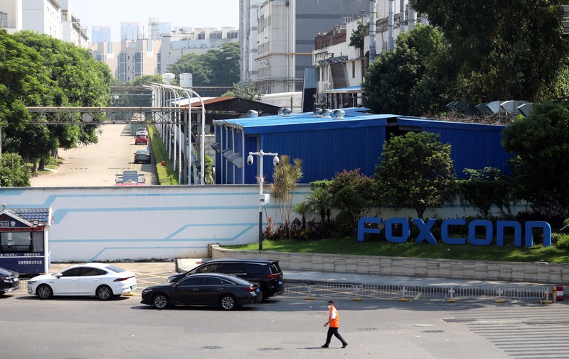 China impune lockdown în zona din jurul celei mai mari fabrici de iPhone din lume