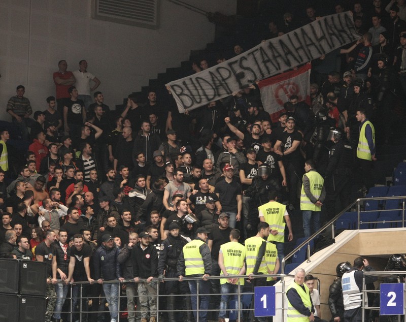 Steaua a învins la limită în eternul derby cu Dinamo. Roș-albii, 15 aruncări de 3 puncte degeaba! O fetiță a cântat imnul național / GALERIE FOTO