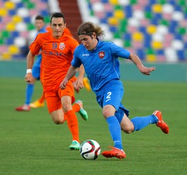 epa04839178 Petre Ivanovici of Botosani (L) in action against Vasiko Bachiashvili (R) of Tskhinvali during their first qualifying round of UEFA Europa League match between FC Tskhinvali and FC Botosani in Tbilisi, Georgia 09 July 2015. EPA/ZURAB KURTSIKIDZE