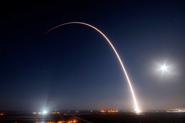 Lansarea rachetei Falcon 9, ce transporta sateliți Starlink în spațiu | FOTO: HEPTA