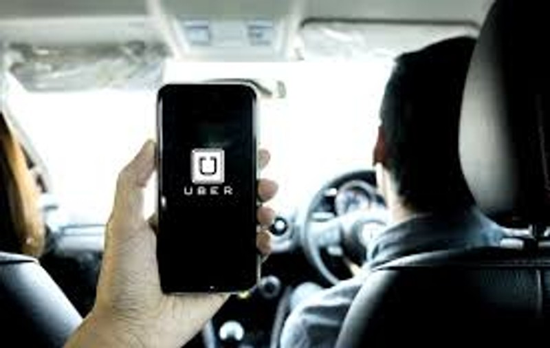 UBER pierde un miliard de dolari în trei luni