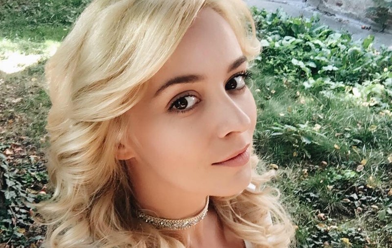 EXCLUSIV/ Diana Dumitrescu a scăpat de complexe cu ajutorul kilogramelor în plus. Grasă și frumoasă!
