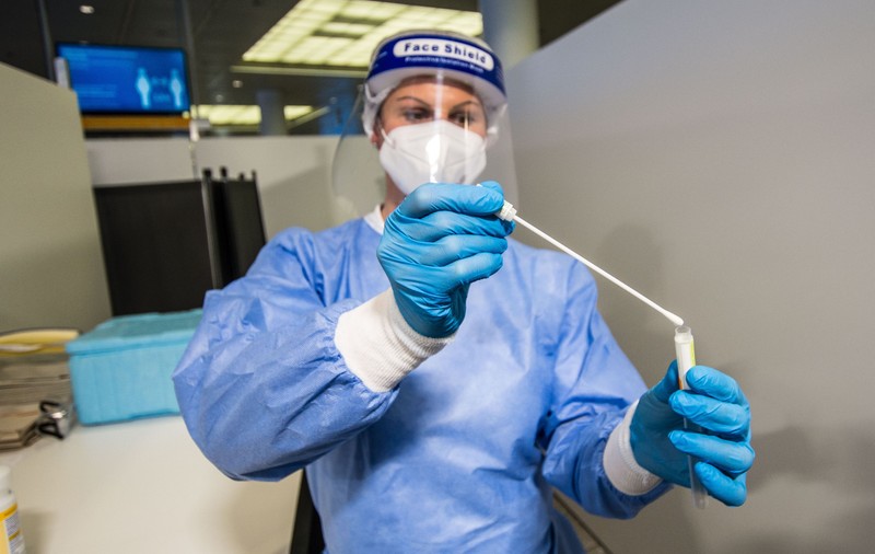 Reinfectarea cu COVID, studiată în Marea Britanie