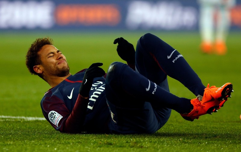 Neymar a fost externat după operația de la piciorul drept