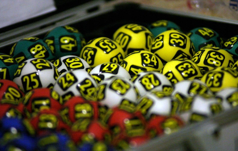 Câștigătoarea de la Loto 6/49 și-a revendicat premiul. A investit 9,7 lei, a câștigat 3 milioane de euro!