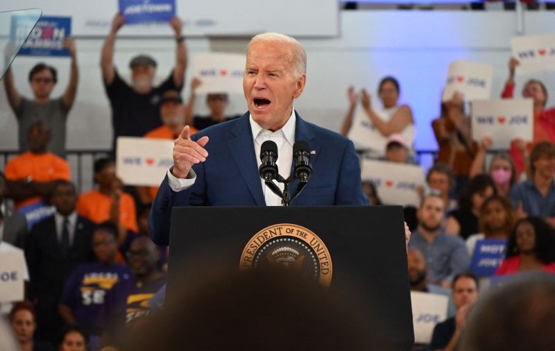 „Cum să faci campanie împotriva lui Trump sau cum să-l ataci”. Marea dilemă cu care se confruntă Joe Biden și echipa sa
