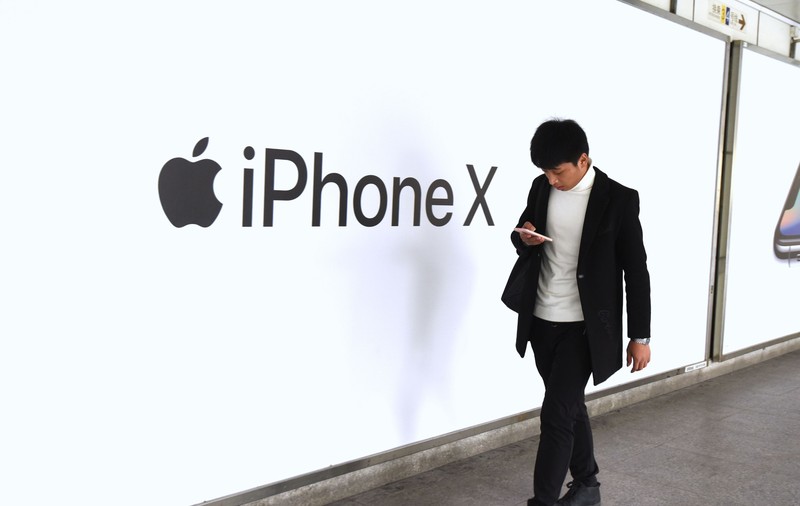Apple a realizat un profit de 20 de miliarde de dolari pe ultimele trei luni din 2017. Peste 1,3 miliarde de oameni folosesc produse Apple la nivel mondial