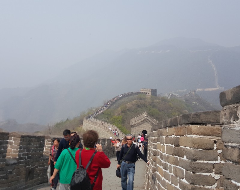CORESPONDENȚĂ DIN SICHUAN și BEIJING, ULTIMUL CAPITOL | Scriitoarea Doina Ruști, despre plimbarea pe strada unuia dintre cei mai importanți poeți chinezi și excursia la Marele Zid
