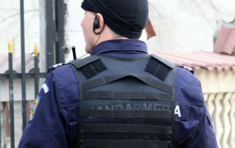 Un jandarm beat a făcut accident cu maşina de serviciu 