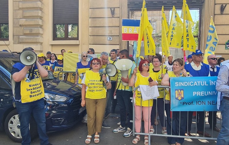 Sindicatele din educație declanșează referendum pentru boicotarea începerii noului an școlar