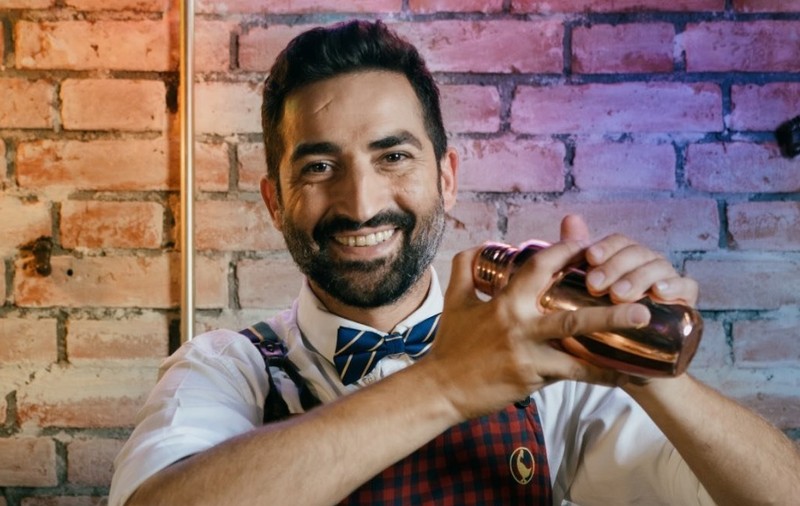 Un român a fost desemnat cel mai bun barman din Spania. Regele Felipe al VI-lea s-a numărat printre clienţii săi