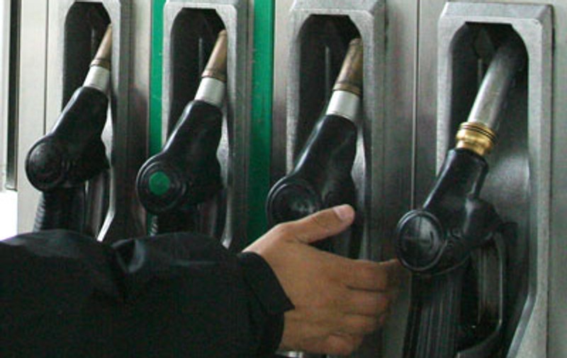 Rompetrol a scumpit carburanţii cu 8 bani/litru