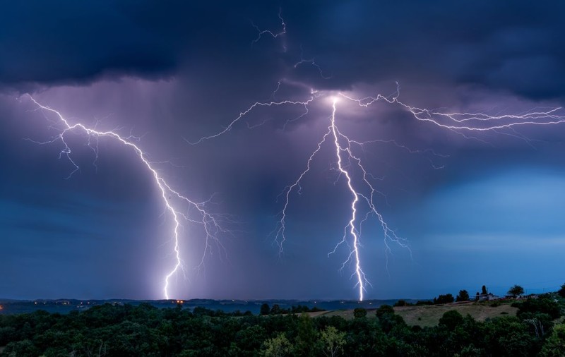 Avertizare meteo imediată de cod roșu de furtuni și vijelii. Lista localităților afectate