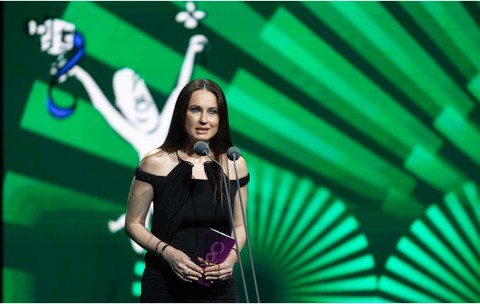 Roxana Voloșeniuc, chief editor revista Elle, profund impresionată de ținutele invitaților de la Premiile Gopo: „Îmi place faptul că multe vedete poartă designeri români”