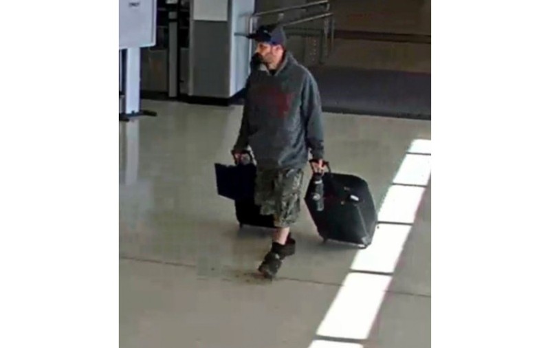 Un bărbat a fost arestat în SUA după ce i s-a descoperit la aeroport un dispozitiv explozibil în bagajul de cală