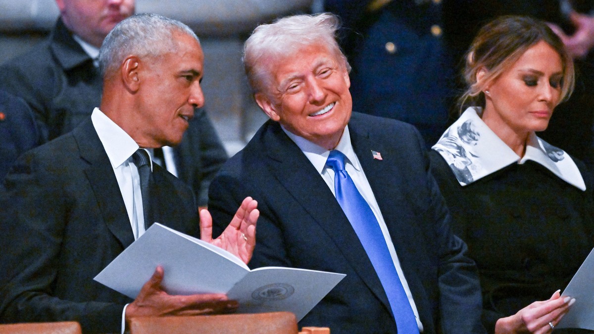 Barack Obama (stânga) și Donald Trump la funeraliile lui Jimmy Carter Foto: Hepta