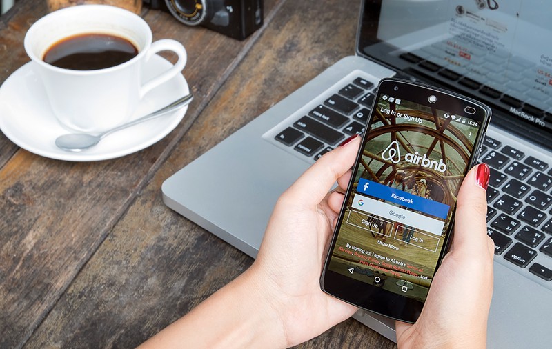 Airbnb și Booking ar putea fi interzise în România prin legea turismului