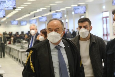 Procurorul Nicola Gratteri (stânga)