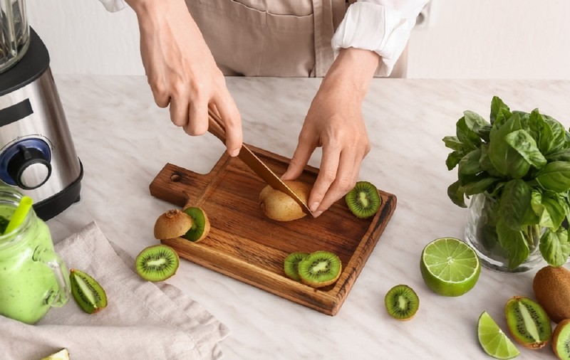 Cum se curăță un kiwi – cele mai simple metode