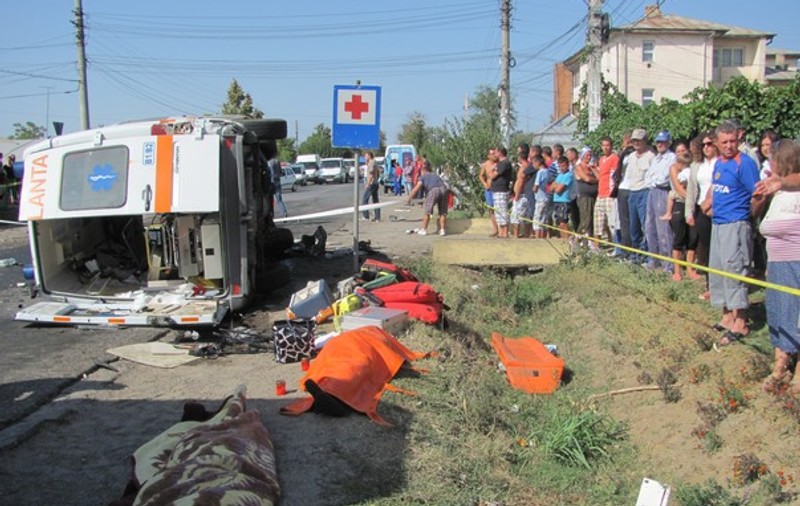 IMAGINI CUTREMURĂTOARE | Cu ambulanţa spre moarte