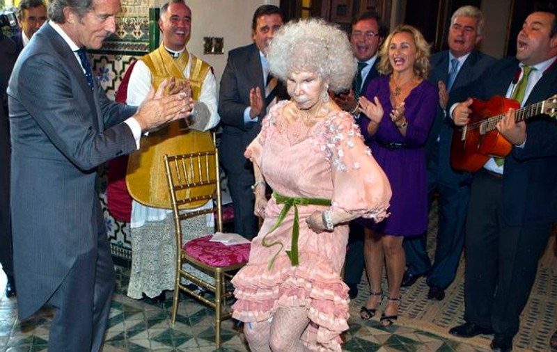 Incredibil! Uite ce show a făcut Ducesa de Alba la propria-i nuntă!