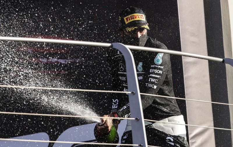 Lewis Hamilton a câștigat Marele Premiu de Formula 1 al Toscanei. A 90-a victorie a carierei pentru pilotul britanic