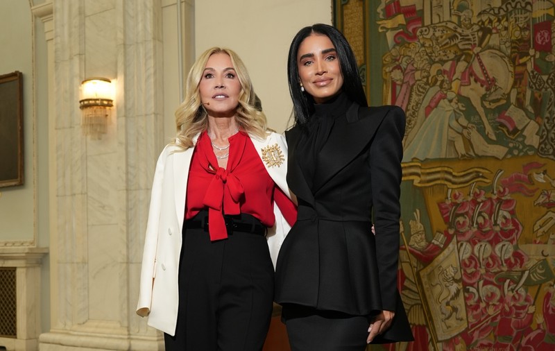Cum au apărut Mădălina Ghenea și Adelina Pestrițu la Palatul Parlamentului, unde Anastasia Soare și-a lansat cartea: „O femeie care inspiră”