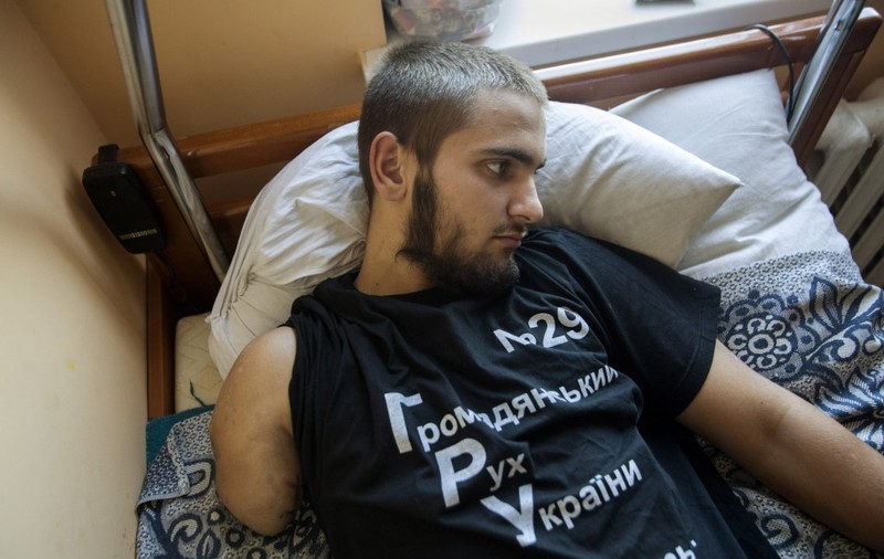 În 2014, rușii i-au tăiat mâna cu securea pentru că avea stema Ucrainei tatuată pe ea. S-a întors pe front și a murit