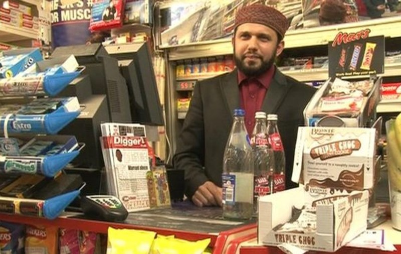 Şocant! Un musulman din Anglia a fost înjunghiat după ce le-a urat prietenilor "Paşte fericit"