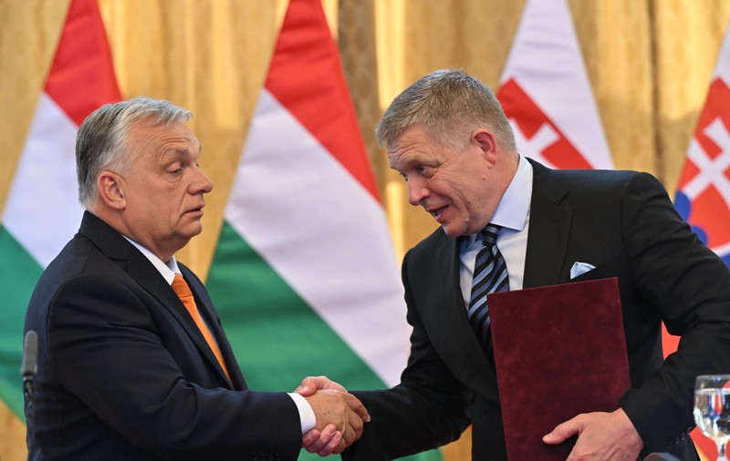 Premierii Robert Fico și Viktor Orban s-au felicitat și lăudat reciproc și au criticat UE împreună: „Noi doi suntem niște matadori”