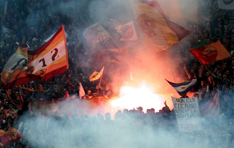 Scandal pe Stadio Olimpico! Fanii Romei au reacționat violent, după eliminarea din Cupa Italiei