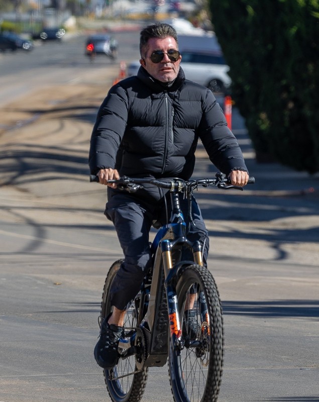 Simon Cowell a făcut accident de bicicletă. S-a rănit grav și a ajuns la spital: „E a doua oară când scapă miraculos”