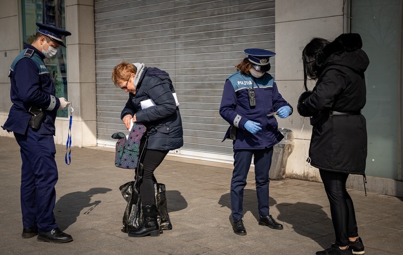 Un bărbat din Buzău, suspect de Covid-19, a fugit din spitalul unde era internat. S-a ales cu dosar penal
