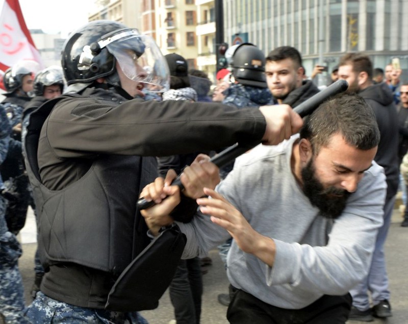 Săptămâna în imagini | ”Zilele furiei” în Liban, protestele care au zguduit regimul iranian și viața după erupția vulcanului filipinez Taal