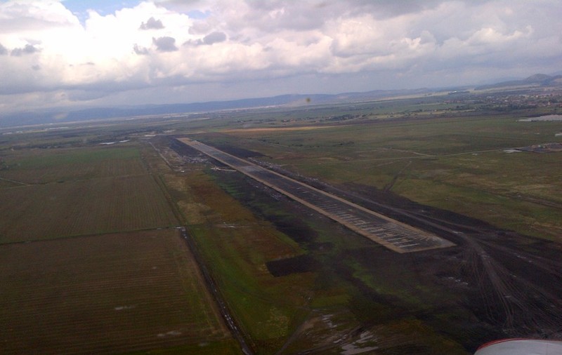 Se întâmplă în România! Un singur paznic pentru cele 200 de hectare de teren ale aeroportului Ghimbav