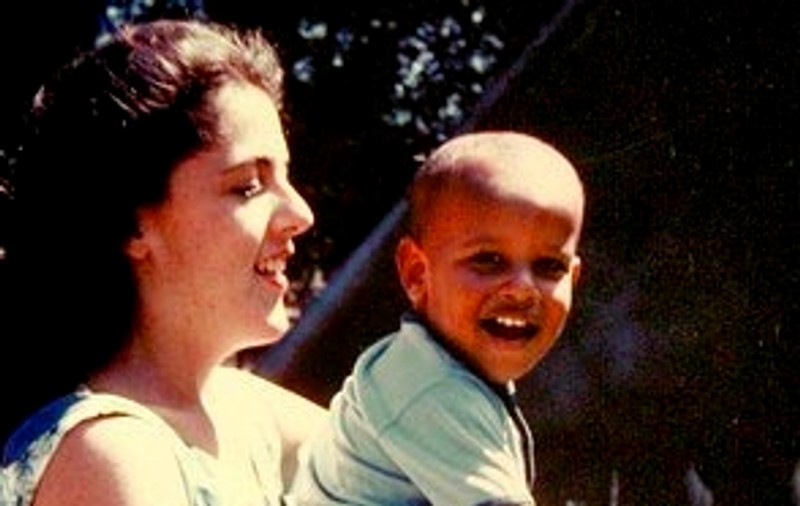 Mama lui Obama a pozat goală?