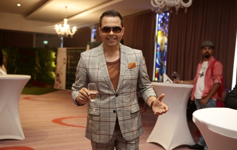 VIDEO EXCLUSIV/ Jean de la Craiova se îmbracă după cum îi dictează fiica. „Sabrina are ultimul cuvânt!”